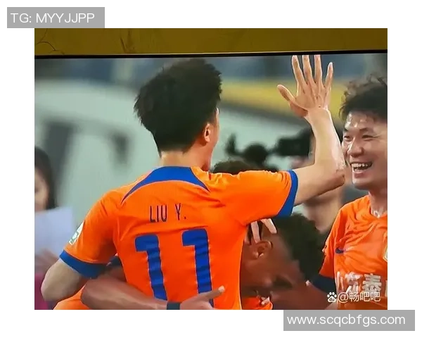 为足球加油助威的激情时刻点燃热情与梦想的表情分享